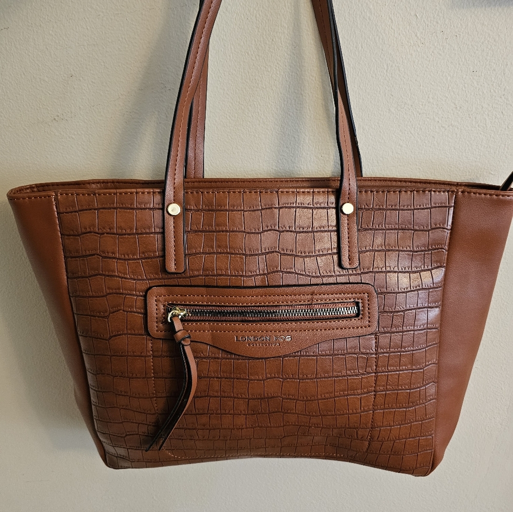 New London Fog Brand Leather purse